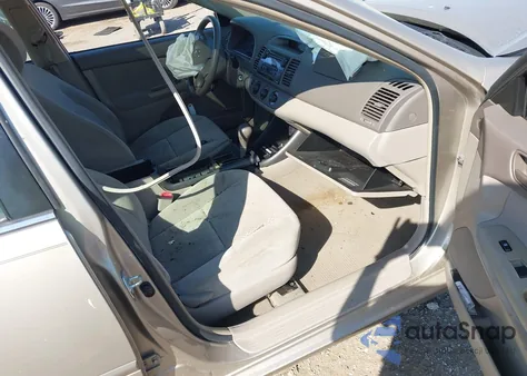 2004 Toyota Camry Le/Xle/Se z USA, uszkodzony, nr VIN 4T1BE32KX4U848939